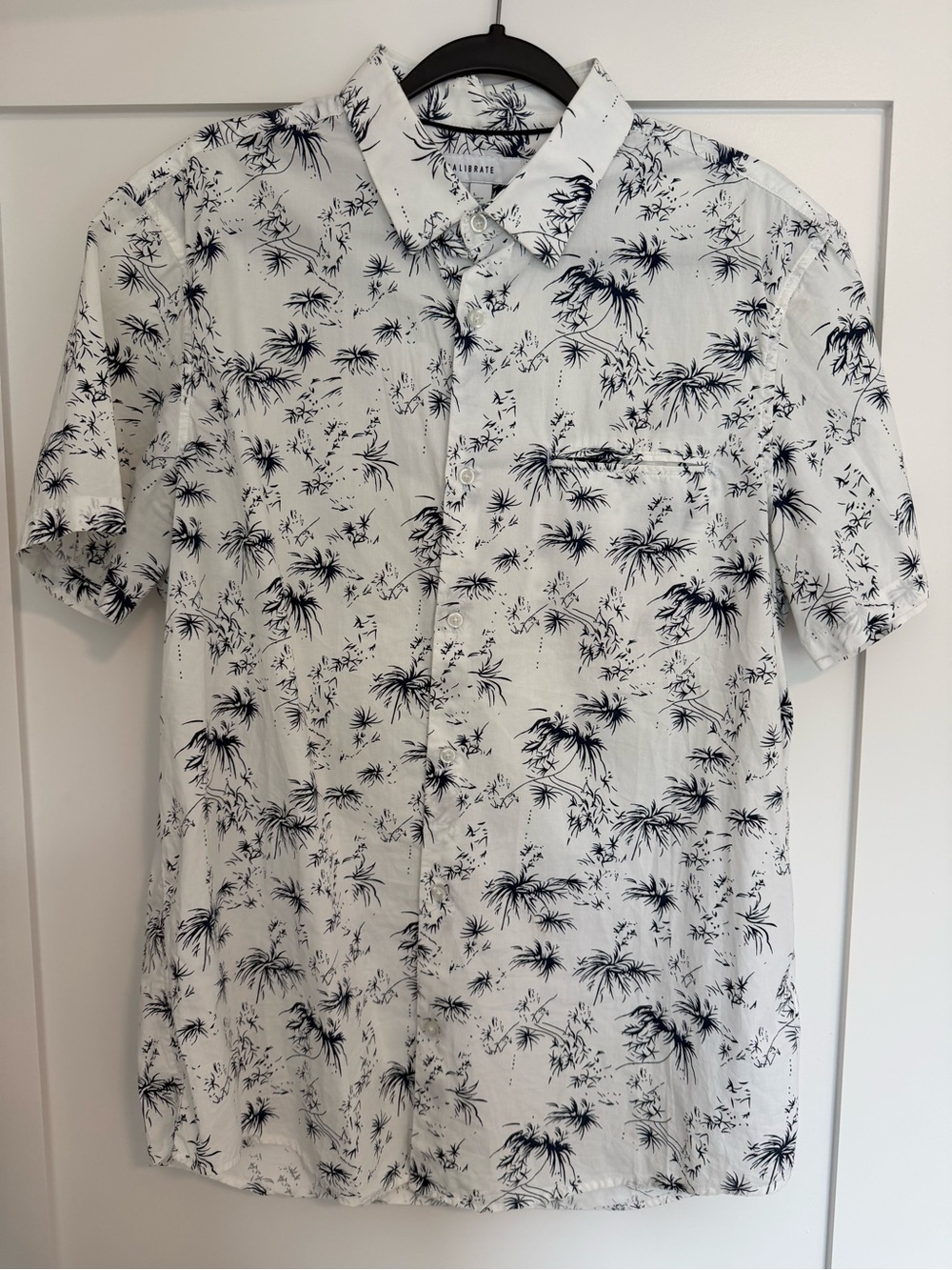 C2 by Calibrate White Short Sleeve Button-Down Shirt with Black Botanical Print